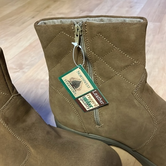 NWT Northwest Territory Tan Suede Quilted Men’s Weatherproof Boots size 12 - Picture 2 of 6